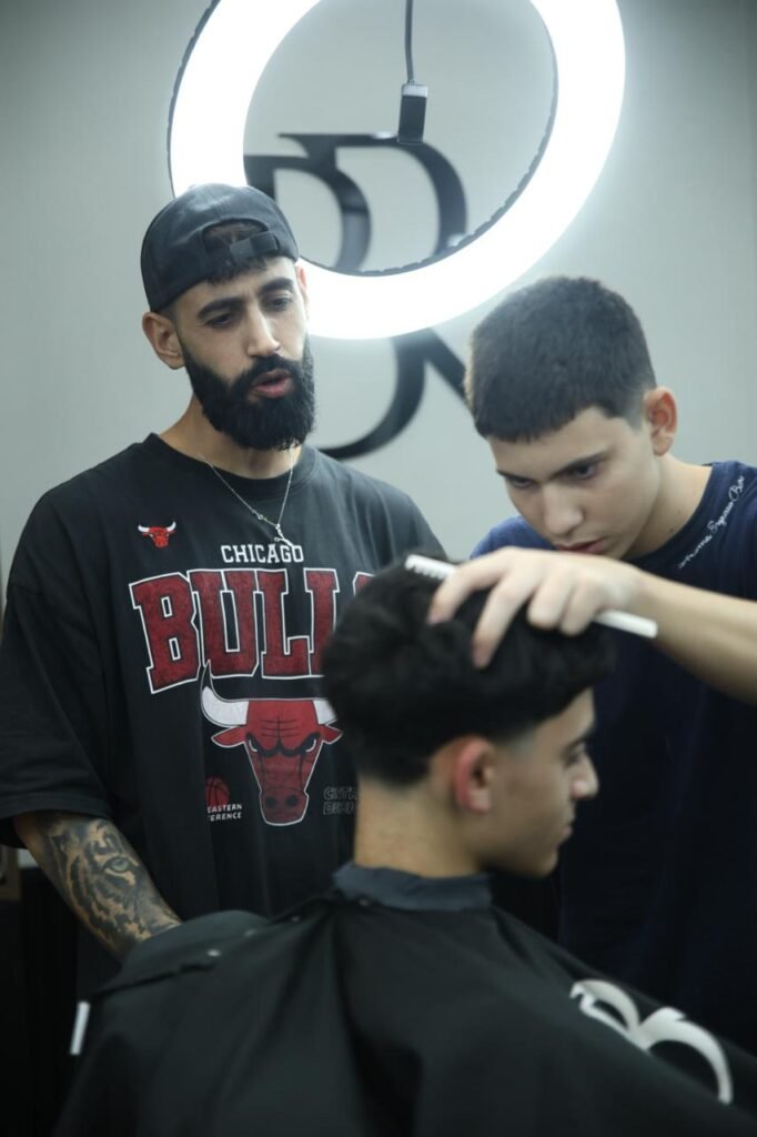 טקס סיום מחזור בבית ספר לספרות גברים — Barberoji Academy