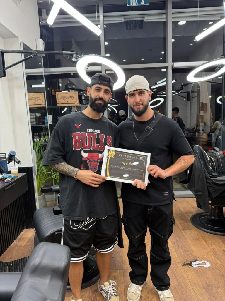 בוגר קורס ספרות עם תעודה במספרת האקדמיה