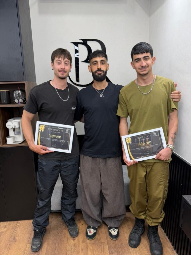 בוגר בית ספר לספרות עם תעודת הסמכה